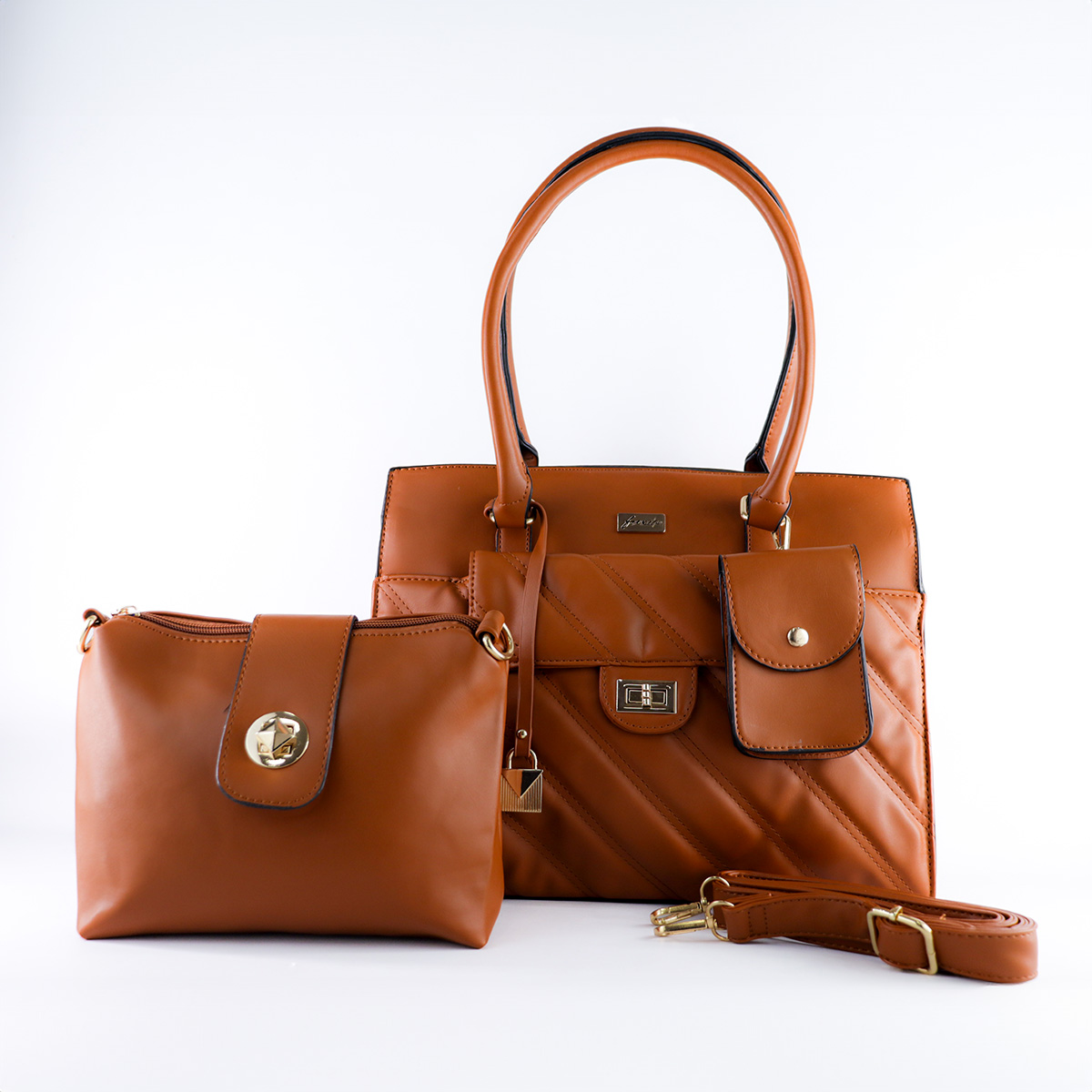 ¡Completa tu estilo con nuestro bolso café, el accesorio perfecto para resaltar en tu día a día!